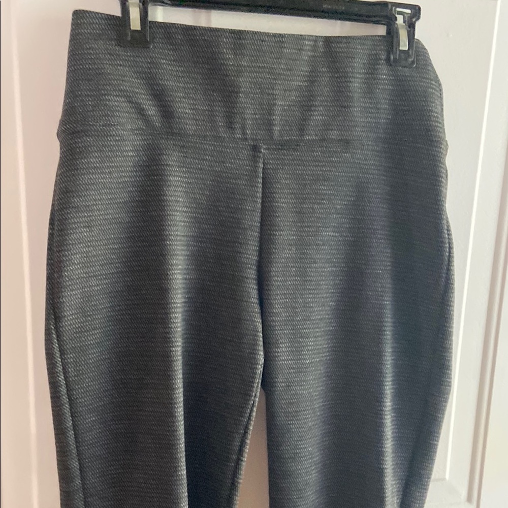 Apt. 9 Gray Leggings with Classic Style
